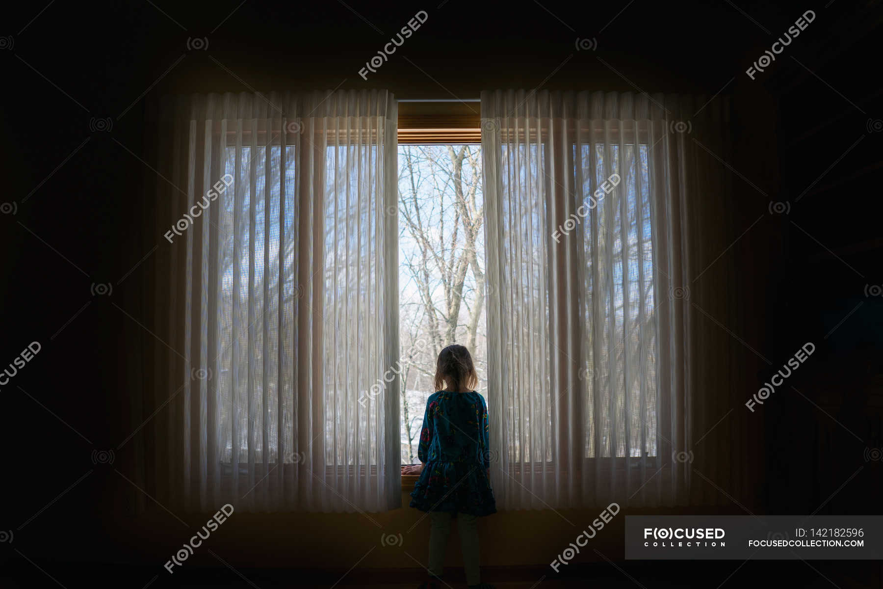 Рисунки карандашом девочка смотрит в окно (15 фото) 🔥 Прикольные картинки и юмор