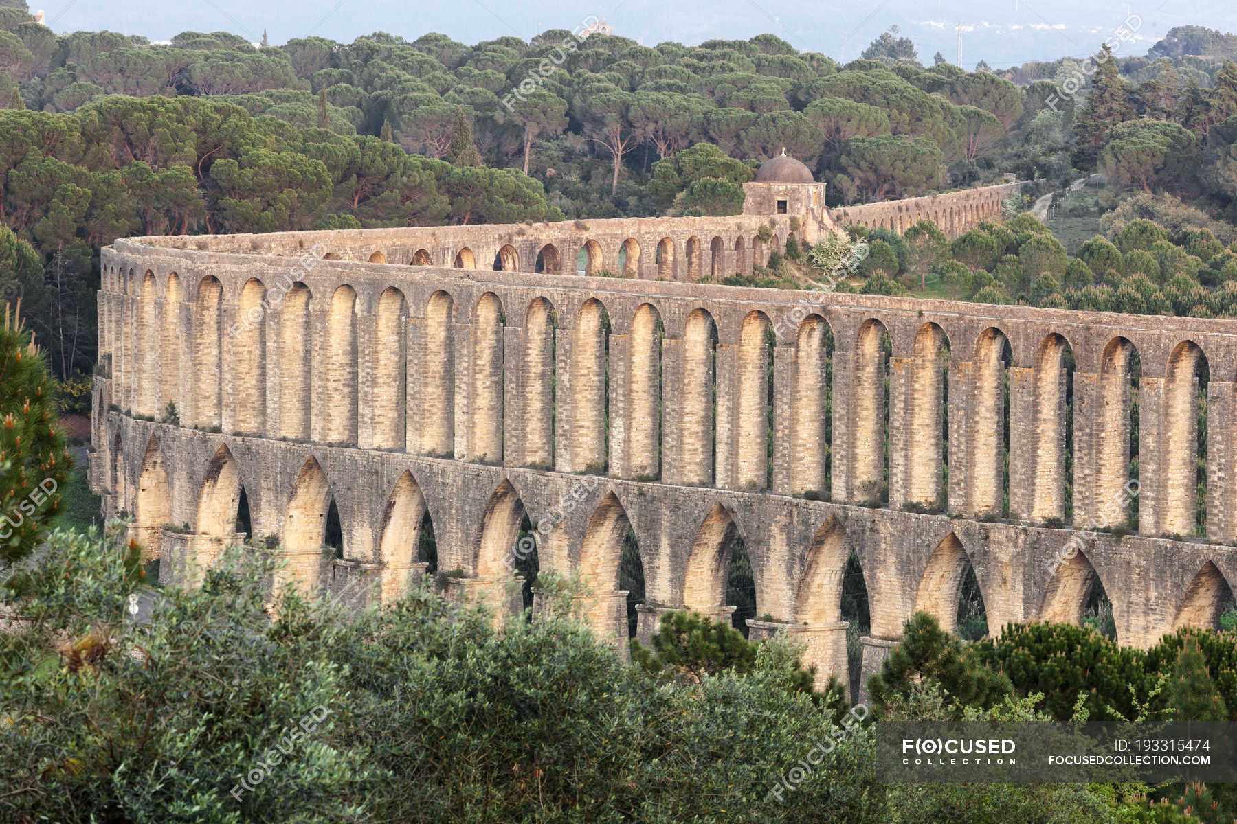 Scenic view of famous Pegoes Aqueduct , Tomar, Portugal — outdoors