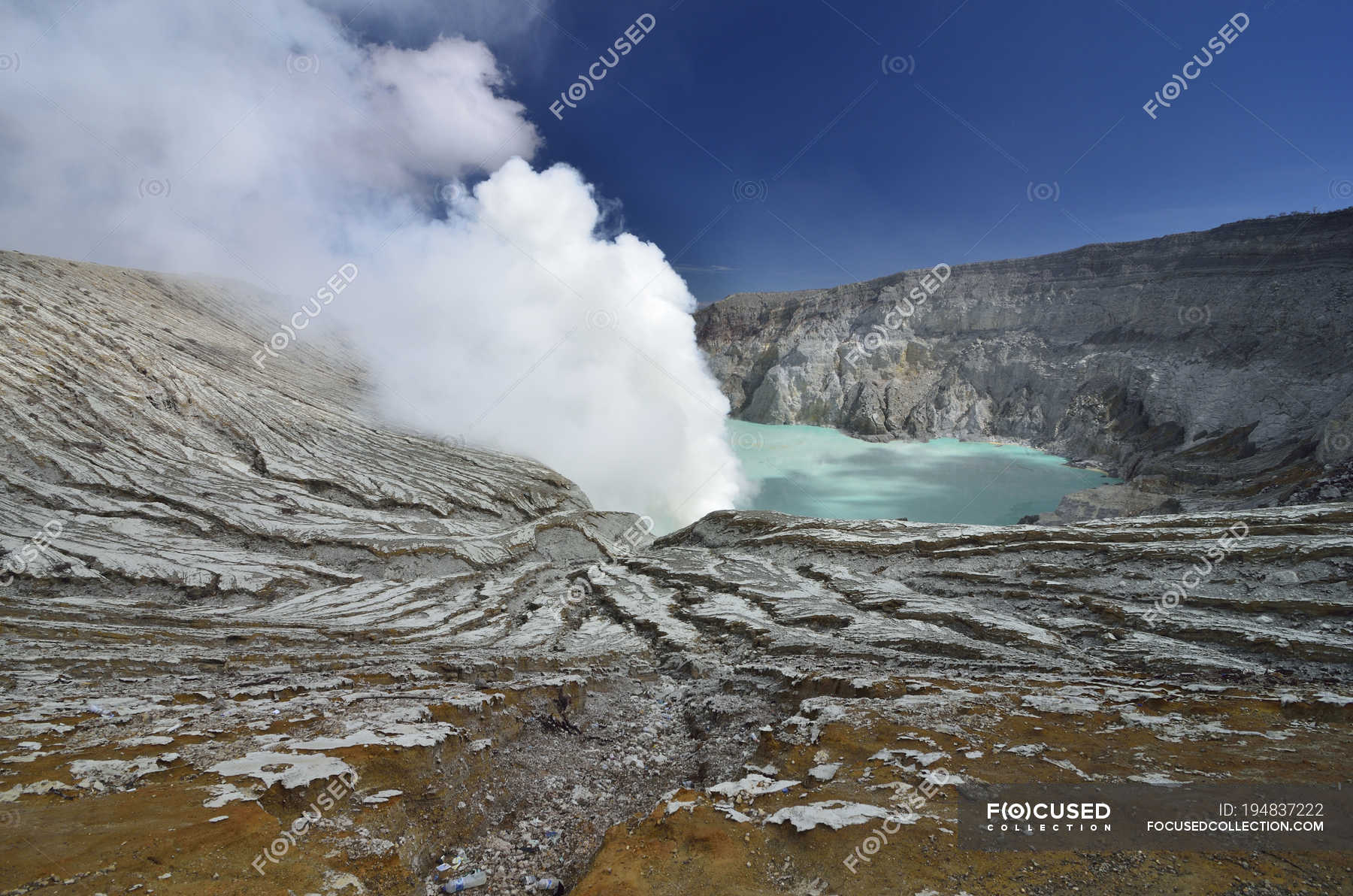 Majestic View Of Ijen Crater, East Java, Indonesia — Ljen, Beauty ...