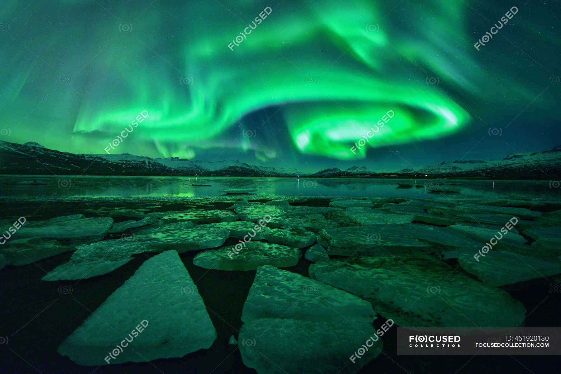 Northern lights over Jokulsarlon glacial lagoon, Vatnajokull Glacier National Park, — famous beach - Stock Photo | #461920130