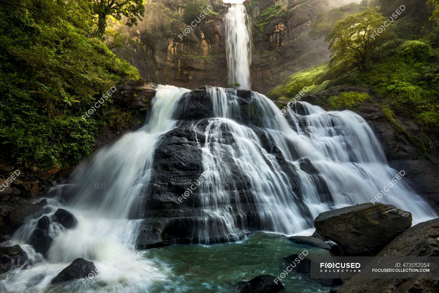 Cascade dans un géoparc de Ciletuh-Palabuhanratu, Java occidental, Indonésie — Géoparc national 