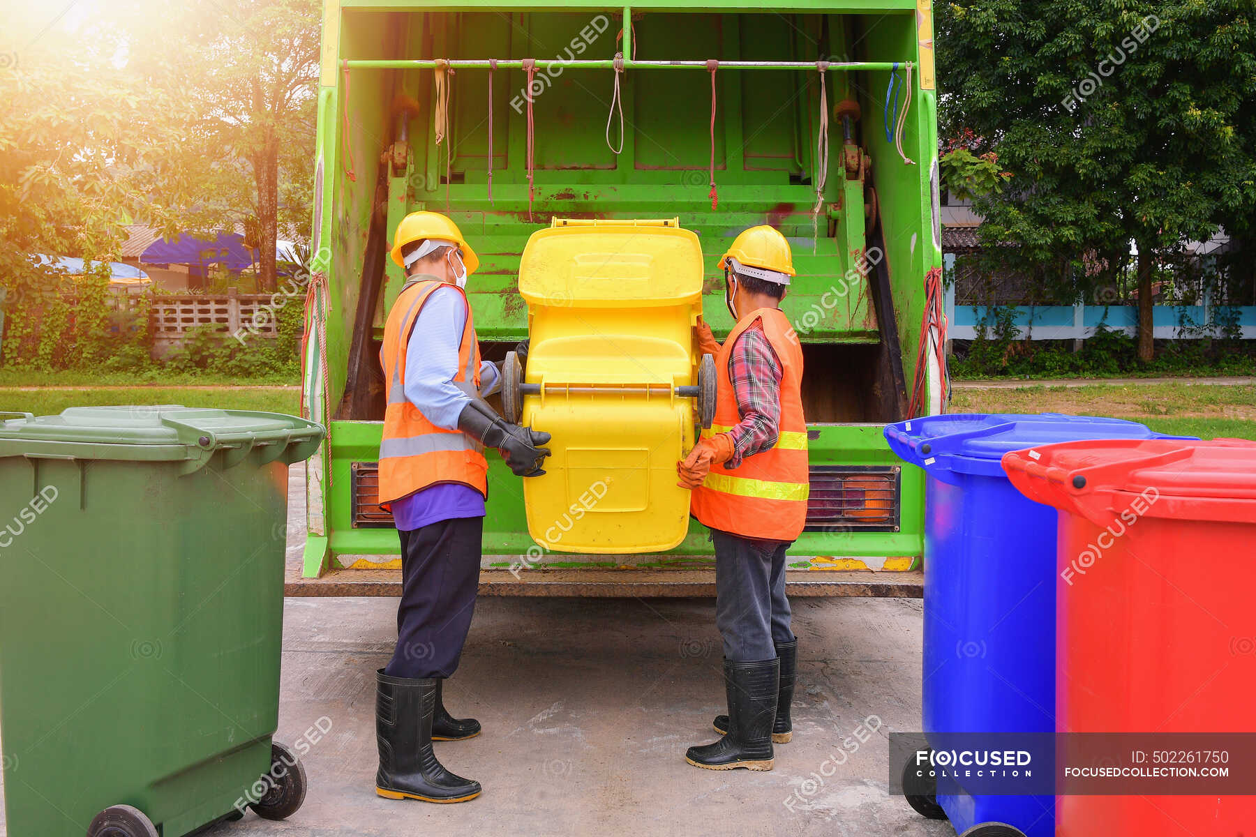 recyclable-garbage-truck-and-the-keeper-in-the-village-garbage