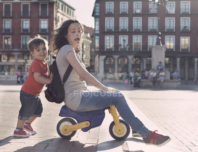 Mother and son playing together — Stock Photo
