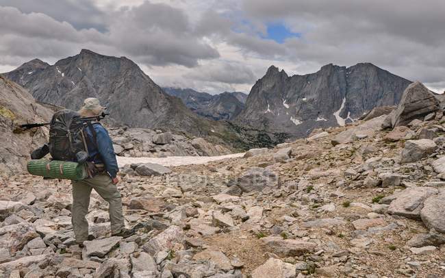 Hiker looking back at Cirque of Towers — Stock Photo