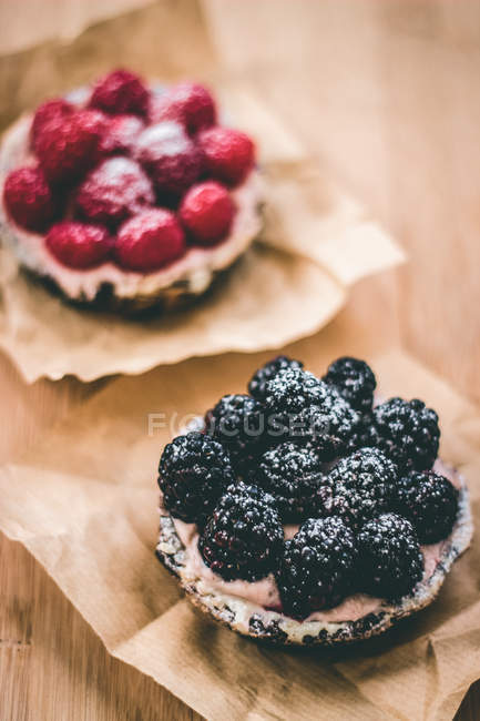 Blackberry and raspberry tarts — Stock Photo