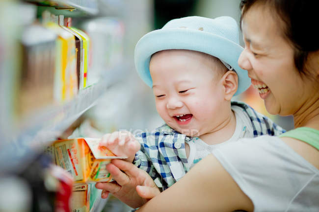 Mother and son in supermarket — Stock Photo