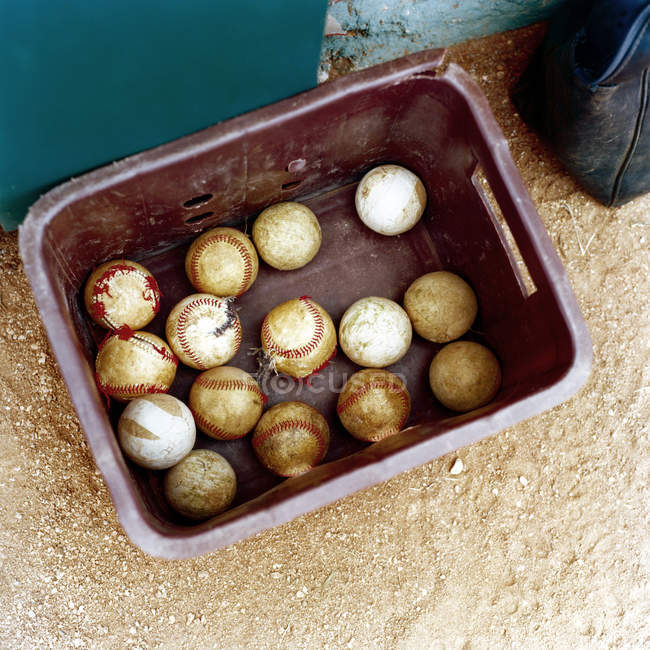 Balles de baseball en boîte — Photo de stock