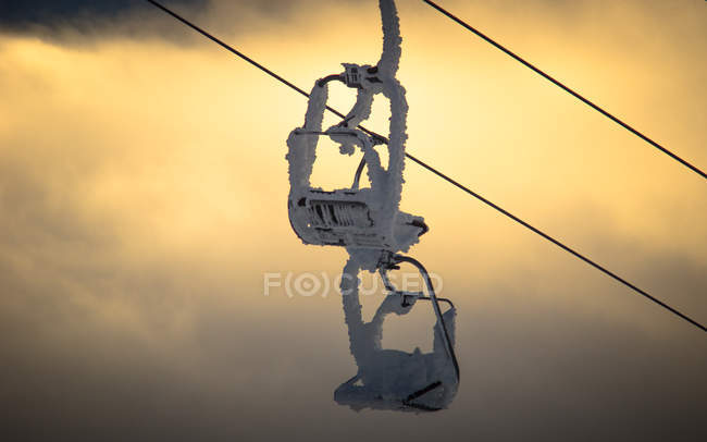 Eingefrorener Sessellift in den Alpen — Stockfoto
