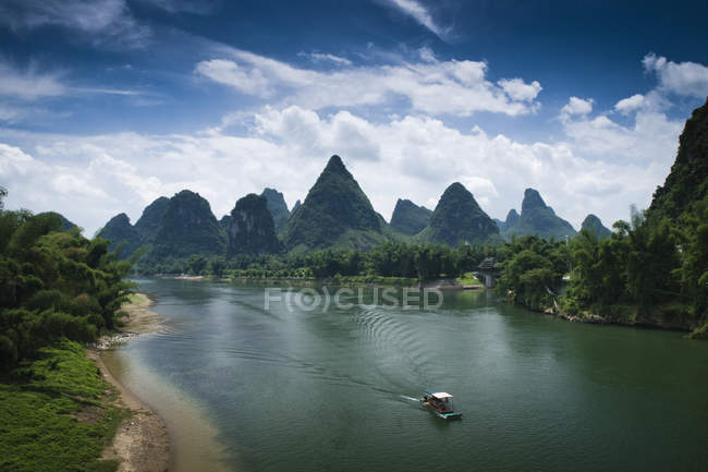 China, Paisaje con río Li - foto de stock