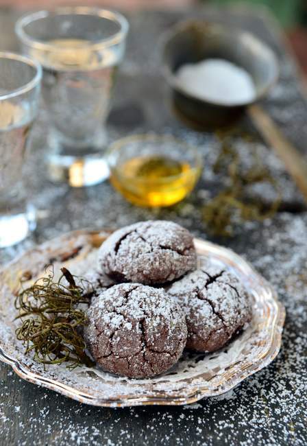 Chocolate crinkle cookies — Stock Photo