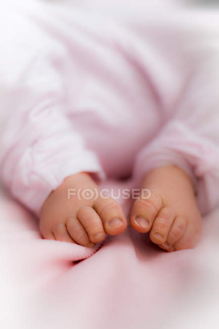 Bébé velours peau pieds — Photo de stock