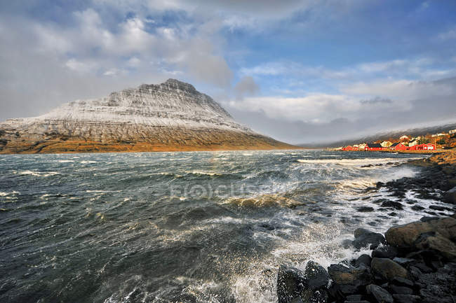 Вид на море зимой — стоковое фото