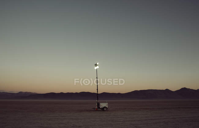 Lâmpada no meio do deserto — Fotografia de Stock