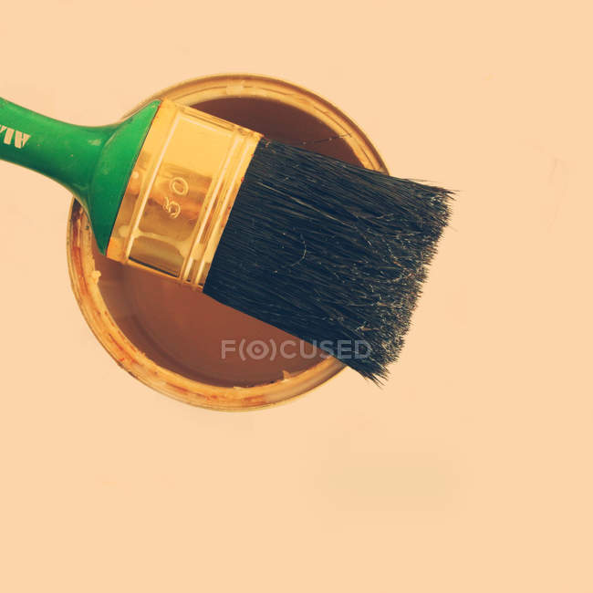 Paintbrush on top of paint can — Stock Photo