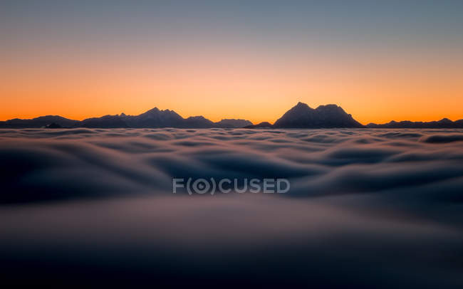 Mountain peaks above clouds — Stock Photo