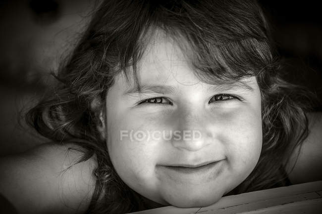 Portrait of smiling girl — Stock Photo