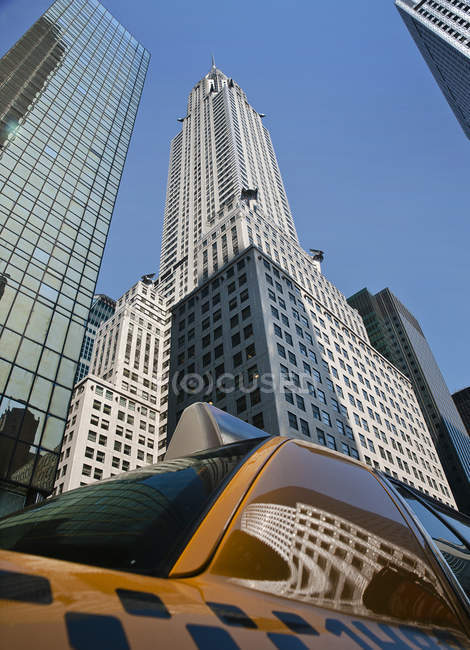 Edificio Chrysler riflesso nel parabrezza — Foto stock