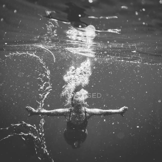 Woman swimming underwater — Stock Photo