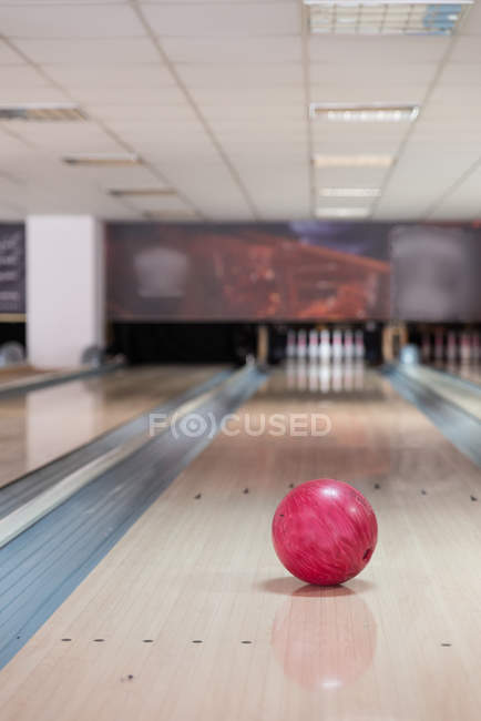 Bowling ball for skiing in bowling lane — Stock Photo