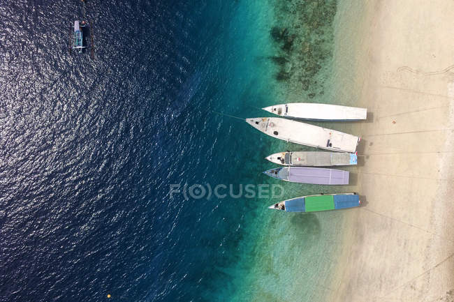 Aerial view of boats on beach — Stock Photo