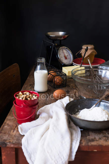 Ingrédients de cuisson sur la table — Photo de stock