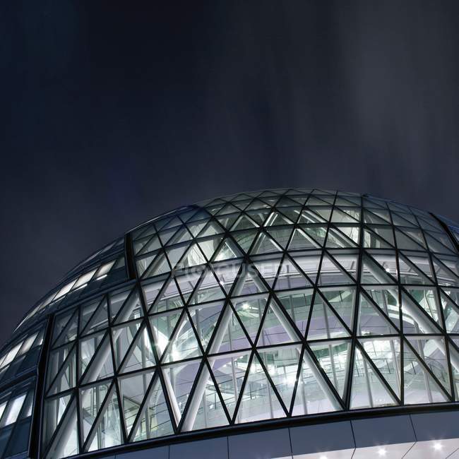 Beleuchtetes Rathausgebäude — Stockfoto