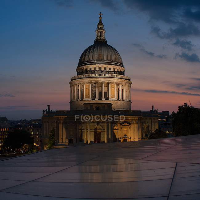 Beleuchtete St. Paul Kathedrale — Stockfoto
