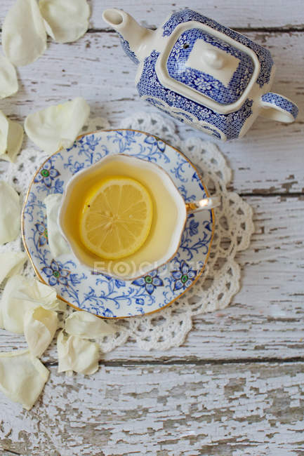 Tasse de thé et théière — Photo de stock