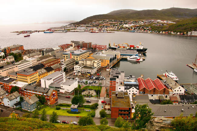 Vista aérea del pueblo Hammerfest - foto de stock