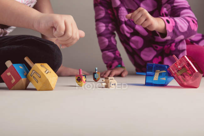 Kids playing with dreidels — Stock Photo