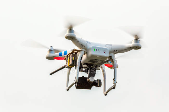 Drone con fotocamera volante — Foto stock