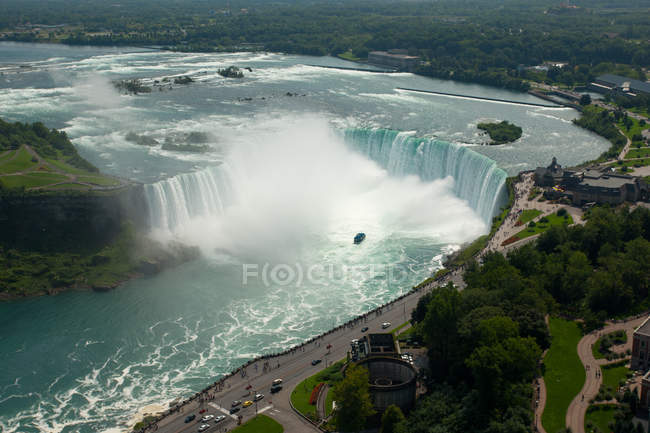 Erhöhter Blick auf Niagarafälle — Stockfoto