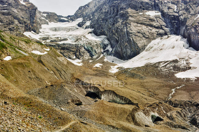 Ледник Гамчи в горах — стоковое фото