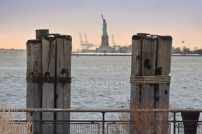 Нью-Йорк, статуя свободи — стокове фото
