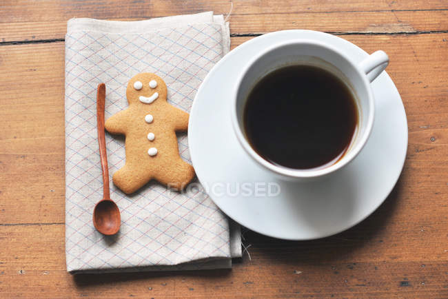 Cup of coffee and gingerbread man — Stock Photo