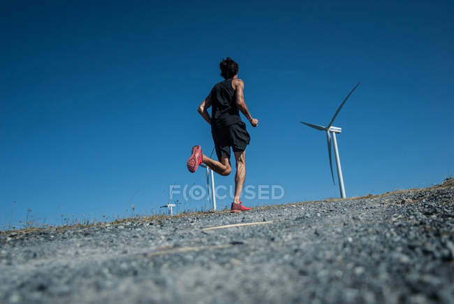 Mittlerer erwachsener Mann joggen — Stockfoto