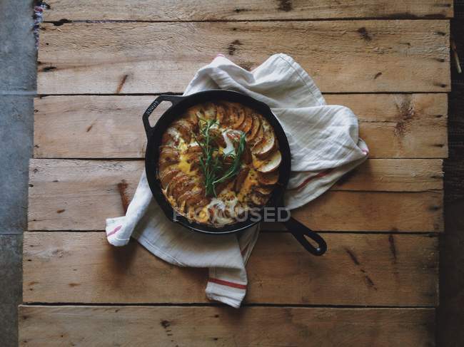 Fritatta in cooking pan on table — Stock Photo