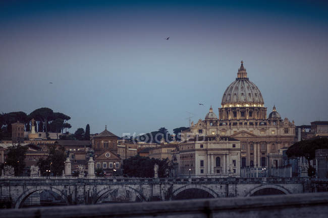 Vatican, Petersbasilika bei Sonnenaufgang — Stockfoto