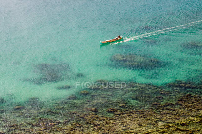 Fishing boat in sea — Stock Photo