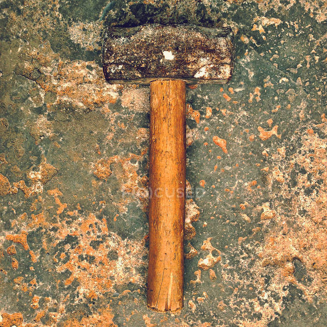 Hammer on weathered surface — Stock Photo