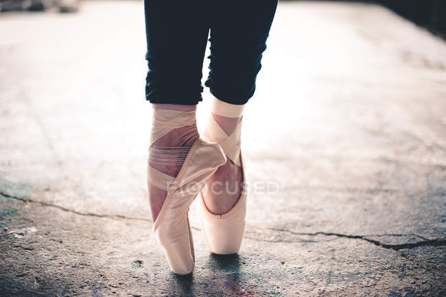 Beine einer Balletttänzerin — Stockfoto