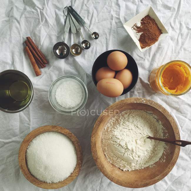 Cake baking ingredients — Stock Photo