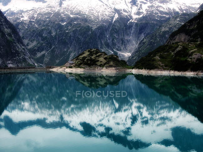 Озеро Gelmer (Швейцарія) — стокове фото