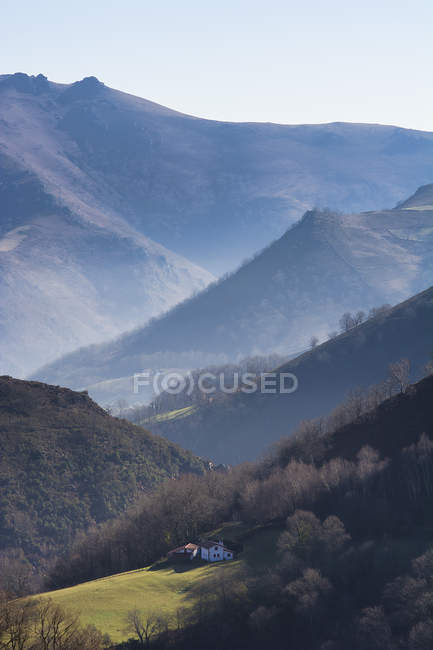 Valles, Bayona, Pirineos, Francia - foto de stock