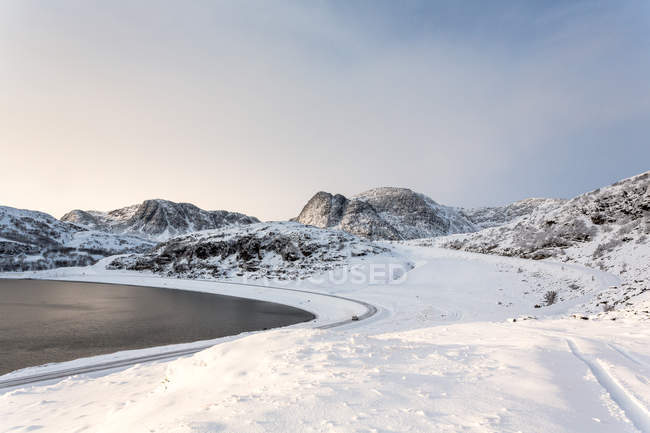 Vue panoramique sur le paysage hivernal — Photo de stock