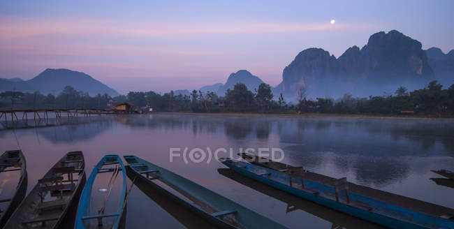 Boats in river at dusk — Stock Photo