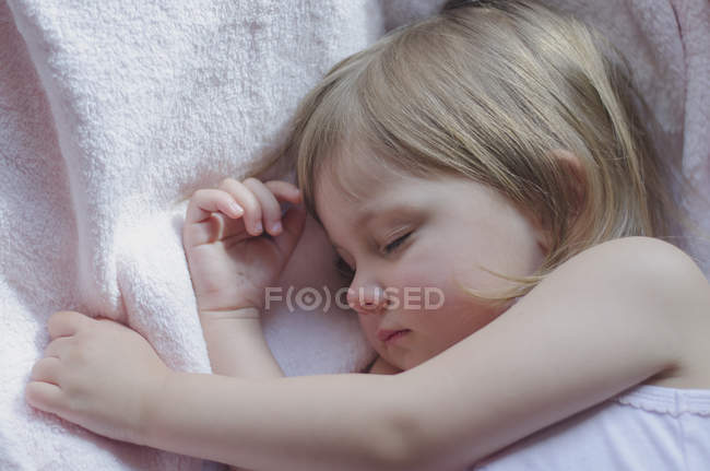 Menina dormindo doce sonho — Fotografia de Stock