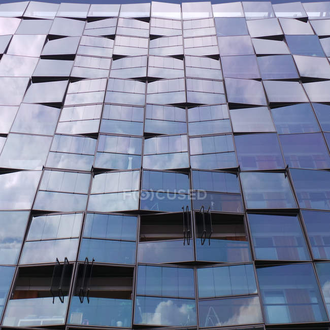 Pattern of windows on modern building — Stock Photo