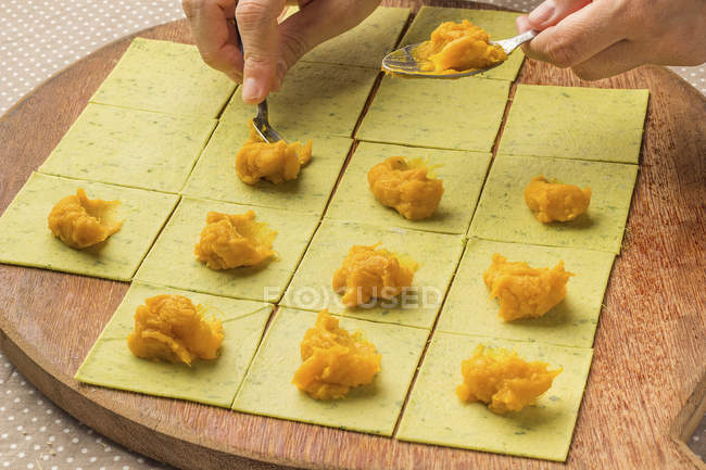 Woman preparing stuffed pasta — Stock Photo