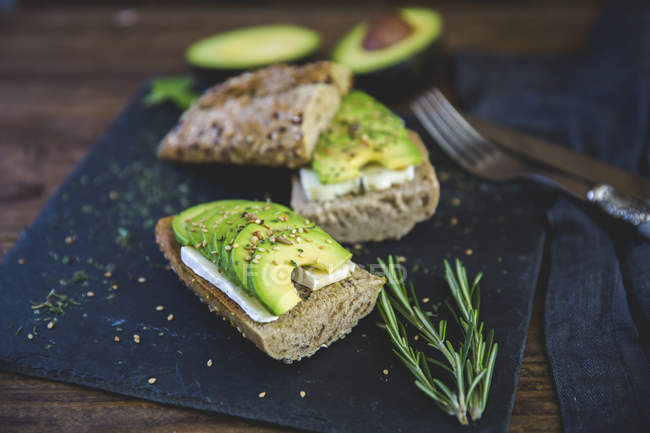 Sandwich with avocado on mixed seed roll — Stock Photo